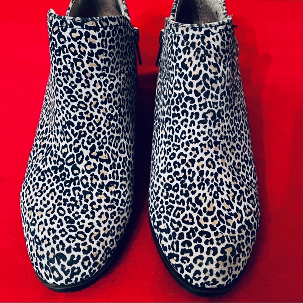 Crown & Ivy Leopard Print Ankle Boots Size 9.5
